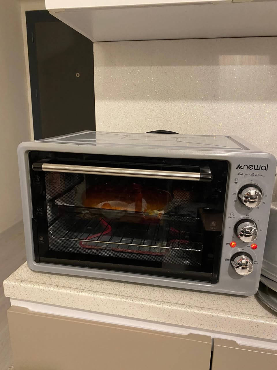 أثاث للبيع غرفه نوم جديده مع الدوشگ + البردات الغرفه والصالة + طاوله التلفزيون مع سستم الصوت بدون التلفزيون + الثلاجه سامسونك + الفرن + يوجد تخم القنفات لكن يحتاجله تعمير


**إذا كنت صاحب هذا الإعلان وتريد حذفه لأي سبب، رجاءا أرسل رسالة إلى الدعم الفني**