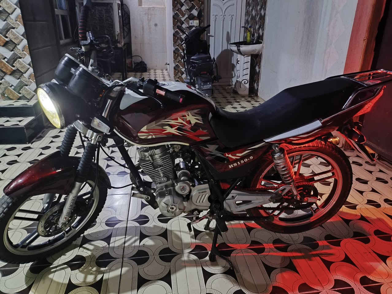 يالله....دراجة هيوشه 2021 مگمرگ ومسحوب قرص وماشين بمعاملة تسجيل مركبة
الدراجة بس تروح تستلم سنوية وتشد لوحات  اوراقها رسمية وكاملة 11 ورقة وياها وكلة مختوم من المرور 
 محرك 150 محركها  فول ماممدود علي سبانة  دراجة نشطة ومابيها نقص
السعر 850 وبيها مجال للشراي 

كهربائيات كامله لايت زنون عالي ناصي 
للتواصل خاص او على الرقم *********** 
مكان الدراجة الرمادي
