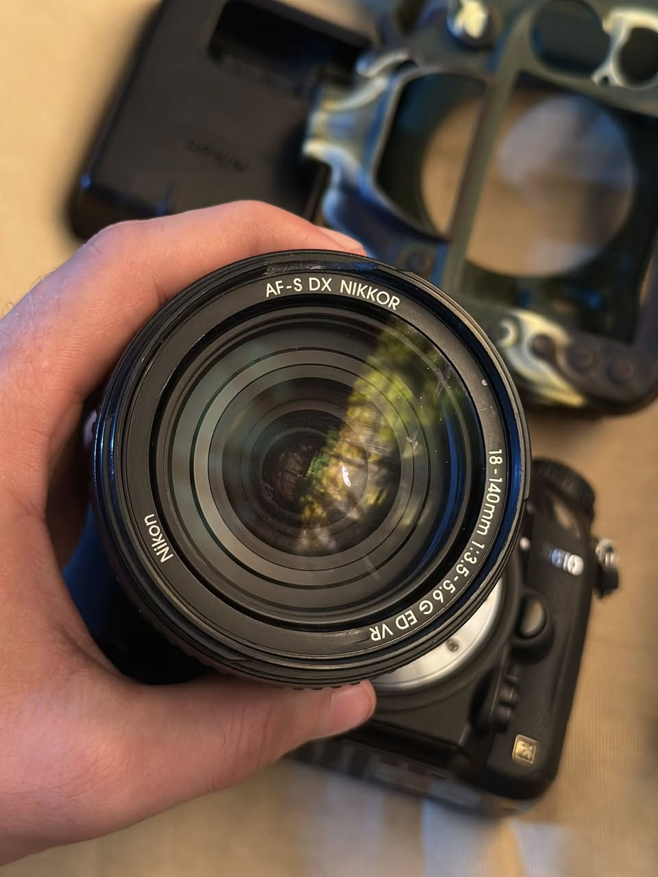 كامره نيكون d610 فول فريم القديمه باب اول صورها فول
ملحقات عدسه 18/140 وحزام وجلاتين وشاحنه وبطاريه
السعر 450 قفل


**إذا كنت صاحب هذا الإعلان وتريد حذفه لأي سبب، رجاءا أرسل رسالة إلى الدعم الفني**