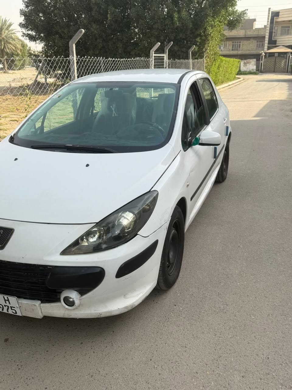 السلام عليكم
للبيع بيجو فرنسي ٣٠٧ موديل ٢٠٠٦  
ماشيه ٢٠٠ الف حقيقي 
ولا كلوب مشتغل بيها بالدشبول
رقم بغداد مشروع وطني بسمي 
تبريد ❄️ ثلج 
كير محرك صدر امامي خلفي مكفول 
براد كير اصلي شاده 
تخم تاير وباتري جدد
جامه اماميه جديده
سياره جاهزه من كلشي 
السعر ٦٢ وبيها مجال
مكان السياره بغداد شهداء السيديه 
الاستفسار اكثر الاتصال على الرقم ***********
