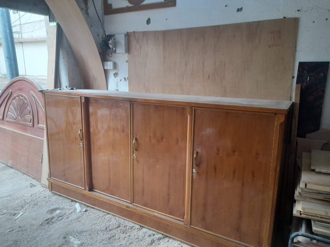 بوفيه  اربع أبواب ***********
