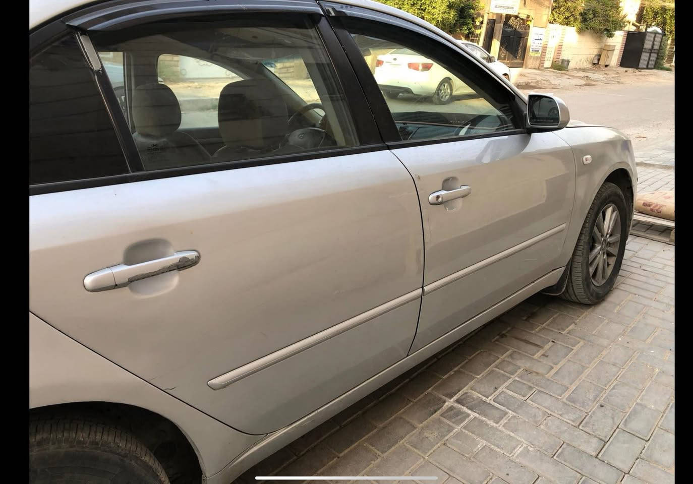 السلام عليكم للبيع سوناتا 2011 رقم أربيل هزه جديد  بسمي سياره بيه قطع صبغ أبيع احزام  بدون دواخل على اثر شخوط 4سلندر محرك كير مكينه كهربائيات كله شغاله سياره جديده معنى الكلمه على وضع الشركه تبريد تدفئه كاملات سياره كامله مابيه نقص سعر 100 وبيه مجال مكان بغداد حي جامعه هـ***********
