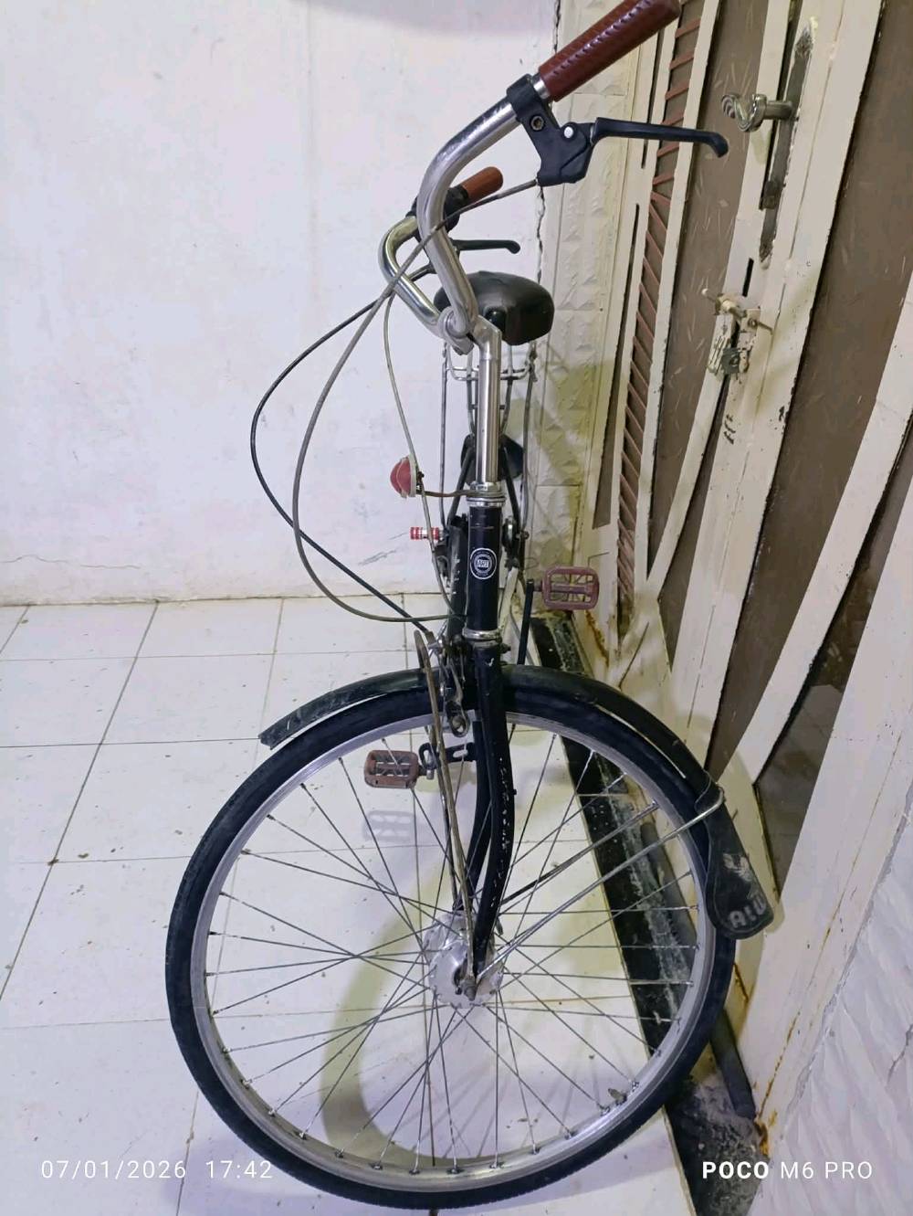 سلام عليكم بايسكل للبيع حجم26 سعره 65وبي مجال مكانه الرمادي الخمسه كيلو قرب معمل الزجاج بل صعده مال شقق الصفر الرقم 