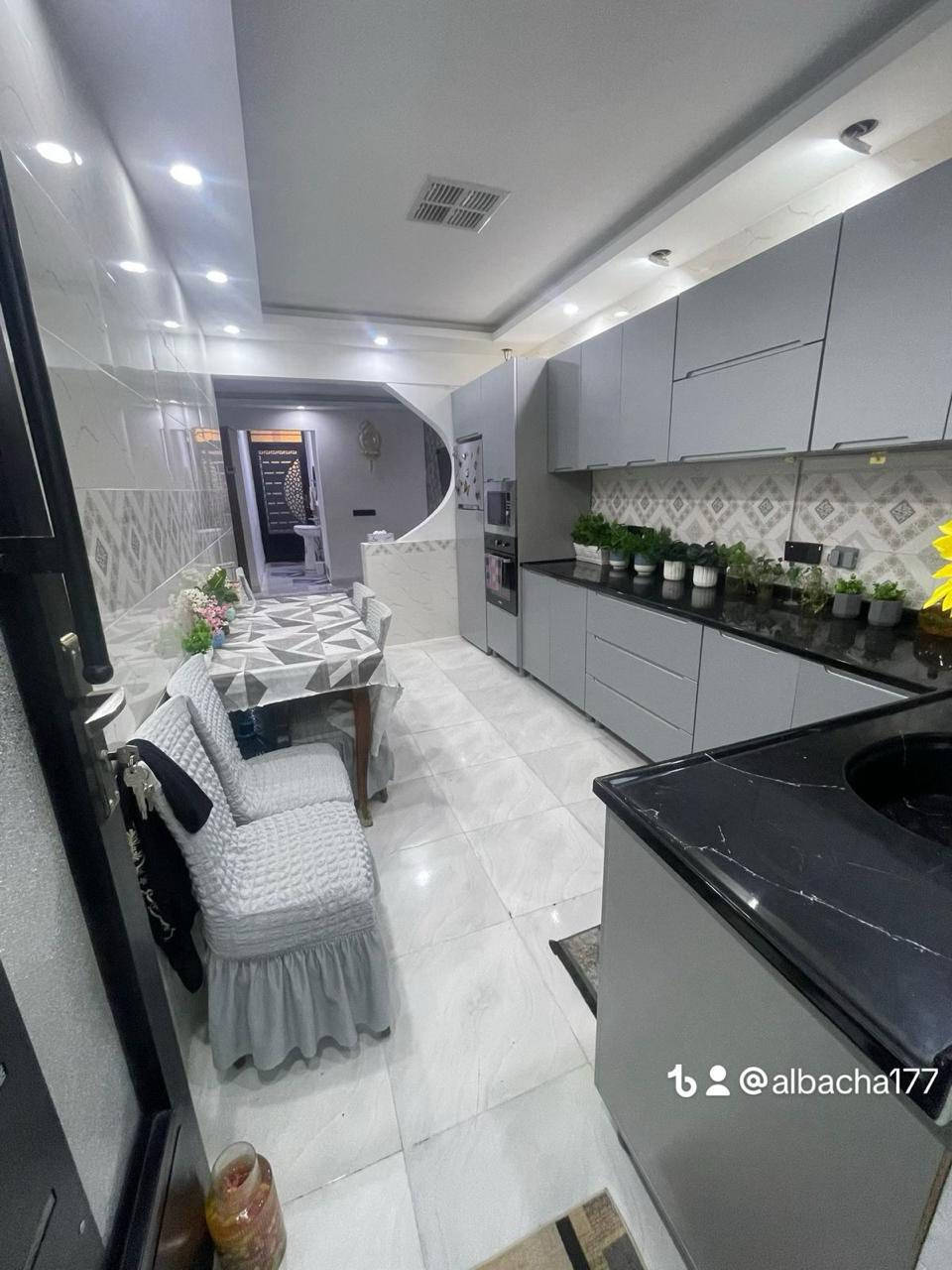 دار بلدية للبيع اوراق كاملة ونضيف 
وبأسم شخص /سنة البناء 2020 
الموقع كركوك حي الواسطي الكفااءات الثانية 
خلف المعارض 
يبعد عن السايدين الرئيسي 100 متر 
المساحة 125 متر واجه 6 ونصف
طابقين يحتوي  ع گراج سيارة وحديقة 
و 4 غرف نوم وصالة وصحيات ارضي وطابق ثاني وخارجي 

💵💵السعر  ع الاتصال💵💵

 1- التعامل يكون مع صاحب العقار الشرعي
2- المكتب  وسيط بين الطرفين ولحفظ الأجراءات  القانونية والتأكد من صحة العقار قبل تسليم اي مبلغ بأشراف قانوني 
——————
3- الرقم الخاص بالمكتب للأتصال ***********
—————
4-موقع   المكتب كركوك حي الواسطي 
سايدين العمارة الخضره مقابل شقق الغاز               ومجاور دكتورة سلوى البياتي 
 🏦مكتب سُلطان العقار 🏦 
 بأدراة أستاذ سيف 
 للأتصال ***********
✅نستقبل جميع عروضاتكم السكنيه والتجاريه في كركوك 💯والترويج لها عبر الصفحه الخاصة بالمكتب
للأستثمار والتطوير العقاري  معنا نحو الأفضل المكتب مجاز من غرفة تجارة ونتعامل بأشراف قانوني
أستاذ سيف
