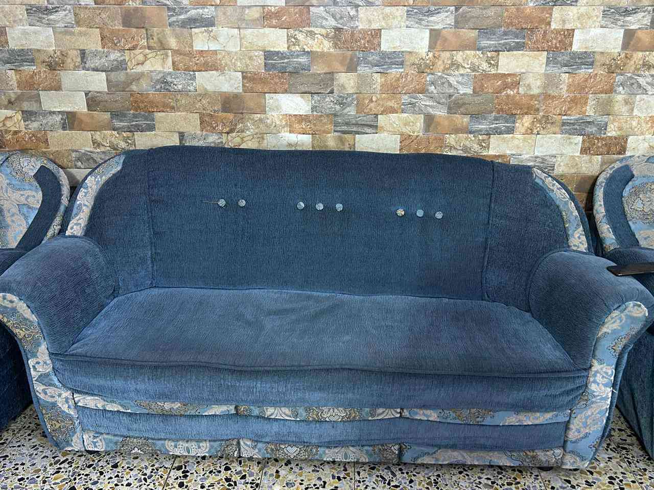 السلام عليكم 
تخم للبيع 10 مقاعد 
والسعر 200 وبي مجال بسيط 
لشراي فقط رجاء الاتصال 
***********
