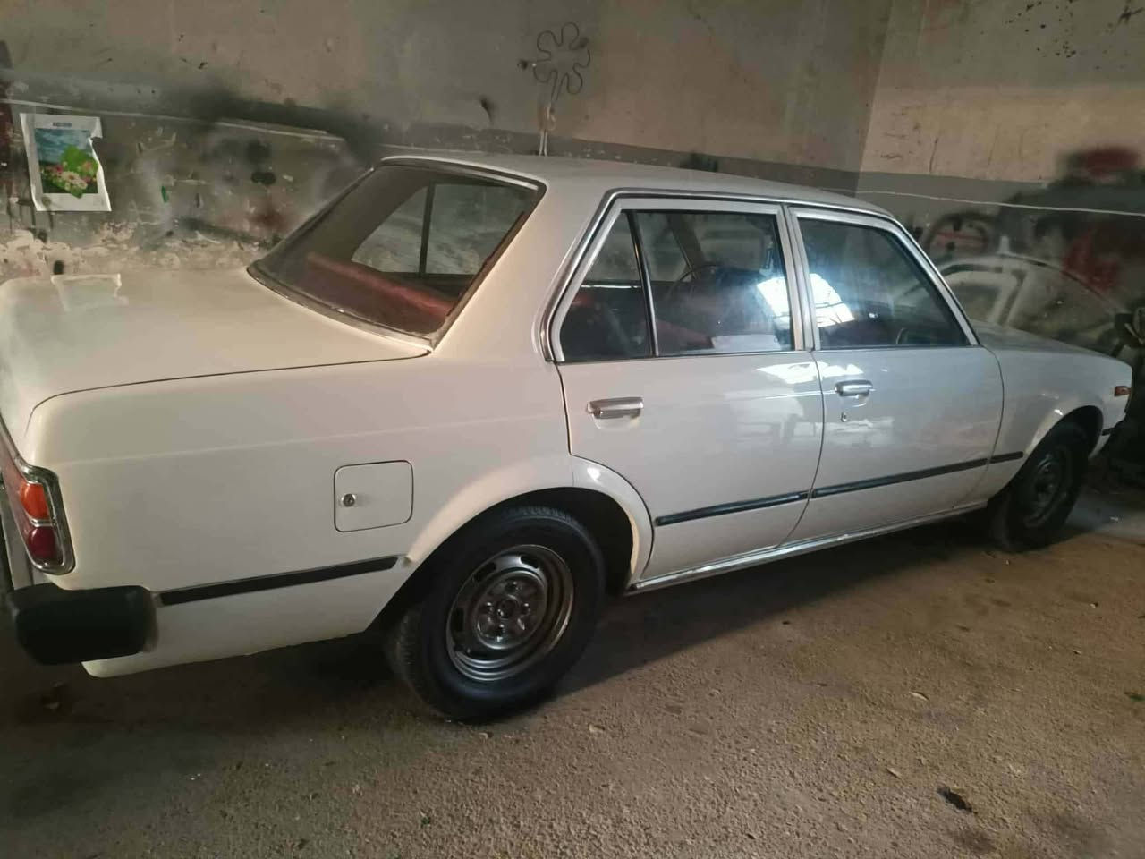 اكسن خفيف، تبريد شغال، كهربائيات كامله باب بفتح يعلق كلوب، مكينه، كير شرط، طخم تاير باتري جديد، بيها كابون، باسمي،شرط تحويل غرفتها جلد جريده اصلي اول صبغ مصبوغه مابيها حادثبيها تبريد هند بريك شغال مابيها نقص الشراي يتصل علرقم ***********
*********** مكاني موصل
