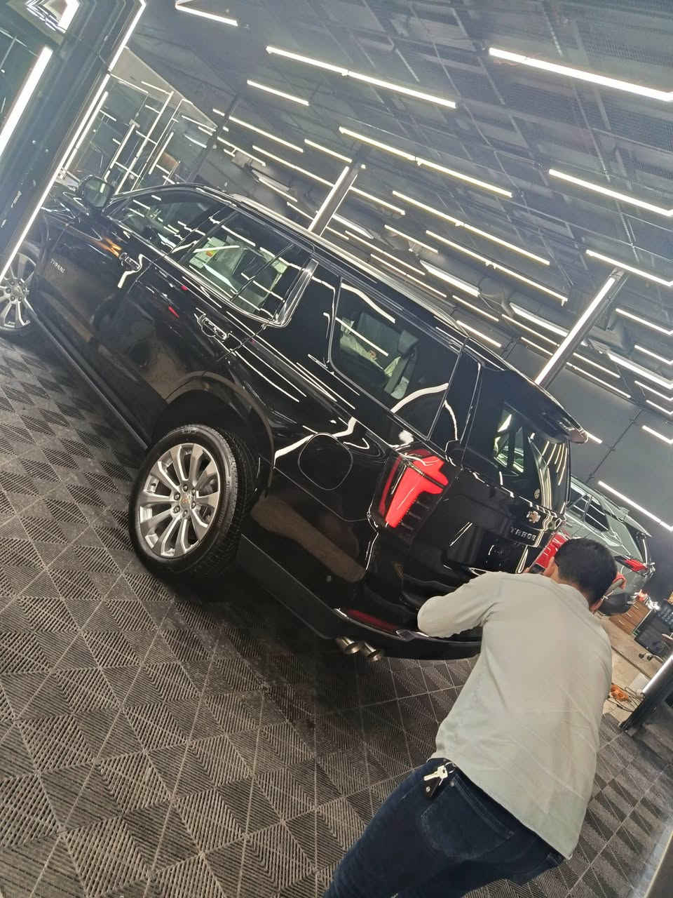 السلام عليكم تاهو بريمير 2025 اسود مغلف ppf ماشية 3 آلاف زيرة صار خلل بل الكير وجبنالهة كير وشديناه بل الشركة بعدها بل الضمان رقم بغداد ب اسمنة *********** مكانهة بغداد السعر 73 الف دولار
