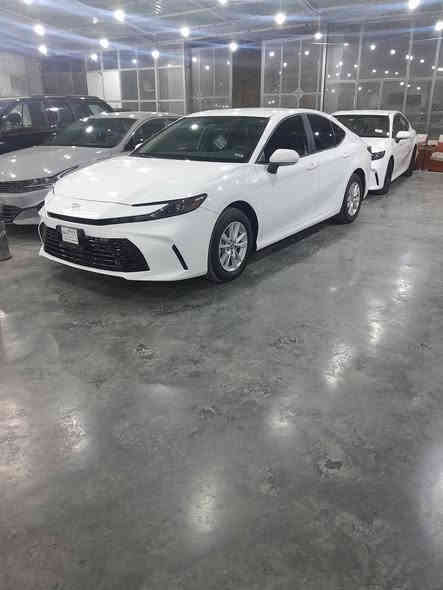 السلام عليكم للبيع كامري هايبرد٢٠٢٥ ماشيه ١١ الف بأسمي بيه صبغ نص جاملغ بدون ماطاك ولا ارباك بيه السعر ٢٢٥ ورقه وبيه شويه مجال ***********
