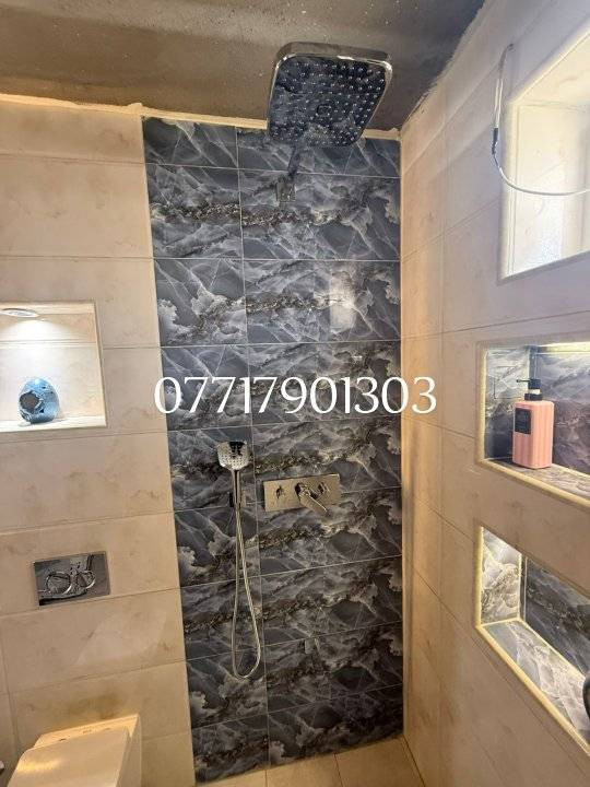 خلفه سيراميك وبورسلين واشتغل كافة تطبيك الأرضية والجدران واشتغل كافة تطبيك الدرج ***********
