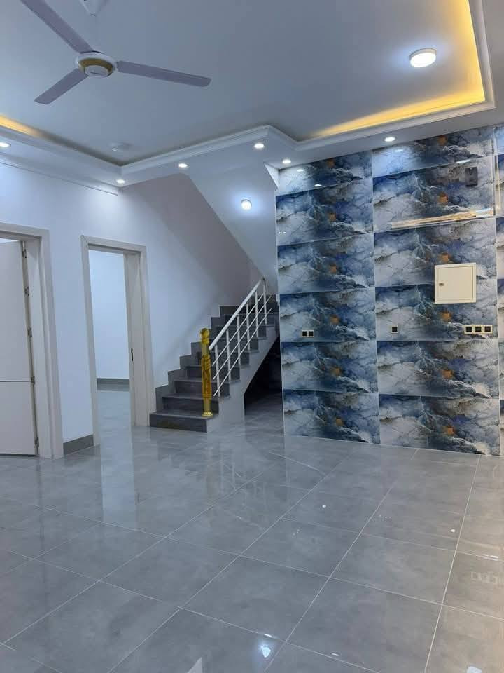 عرض خاص لفترة العيد من (190)  الى  (175) مليون وقابل للتفاوض
‎الفخــــــــــامة  كما يجب ان تكون
‎دار سكني حديث مجهز بالكامل بمساحة 250م

‎🔴 الموقع مميز جدا , ويحتوي على جميع الخدمات من ( ماء وكهرباء  - شارع مبلط - مدارس قريبة 

‎🔴 الاسعار تنافسية   ومناسبة  جــــــــــــــــــــــــــــــدا

‎🔴 الوحدات تكون مجهزة بخدمات تسهل عليك الاستقرار وتوفر عليك الوقت  
تتوفر فية خدمة 
‎✅ ️نظام غاز خارجي 
‎✅ ️نظام بوستر خارجي
‎✅ ️نظام ابواب خارجية عازلة توفرلك امان وحماية 
‎✅ ️نظام شبابيك المنيوم عازل للصوت ومانع للغبار والحشرات 
‎✅ ️نظام خاص لمكافحة الارضة 
‎كل العليك تختار البيت  وتجيب غراضك وتكعد
موقع الدار .. الرمادي ،، شارع أربعين .. خلف اثاث القند

السعر 175 مليون قابل للتفاوض
_________________________

للمزيد من التفاصيل يمكنكم زيارة مكتبنا 

مكتب سنتر 40 للعقار 
   في  الرمادي  شارع 40  مقابل ماركت القيصر 

او الاتصال على الارقام التالية  

 ***********   فراس  
 ***********   أبو جود 
 ***********   أحمد 
 

نستقبل من حضراتكم كافة العروض العقارية 

رضاكم أهم أهدافنا
‎
