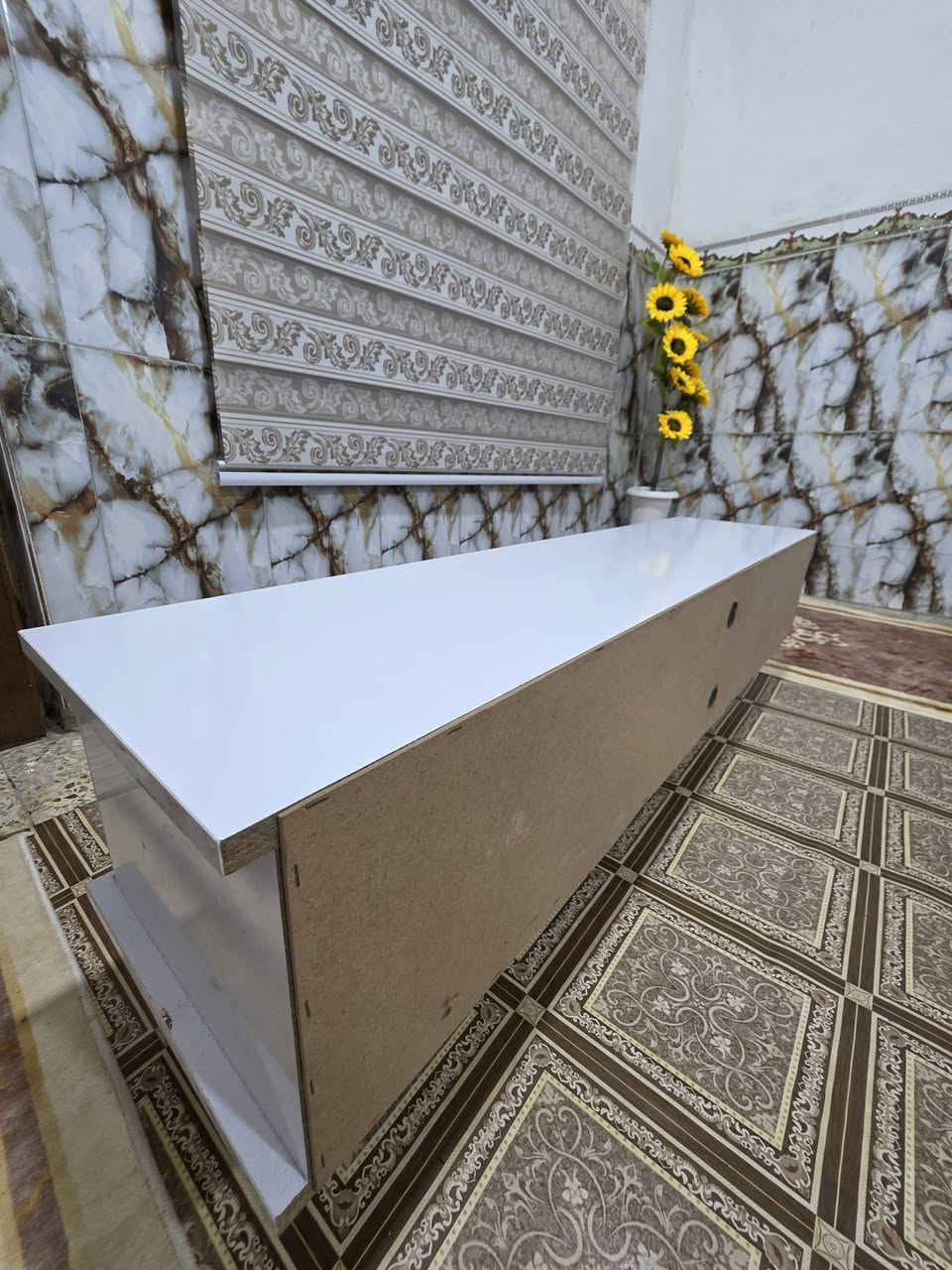 يا الله للبيع ميز بلازمه 2 بوب مستخدم جديد أي ضربه او كسر ما بيه خشب درجة أولى طوله 140سم وارتفاعه 38 سم
السعر : 35 
العنوان : البصره/الحيانيه/قرب سوق القسم 
رقمي ***********
