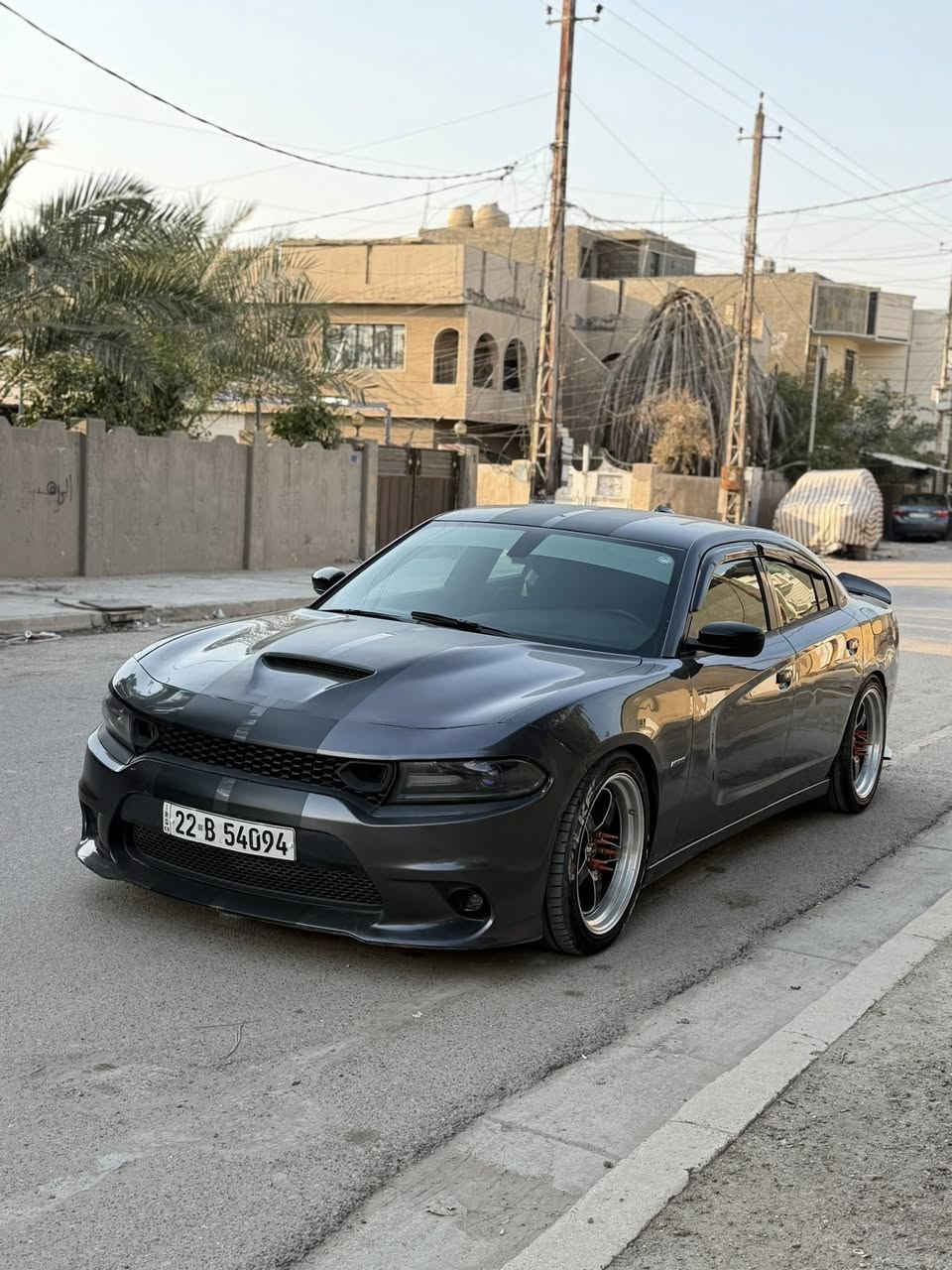 السلام عليكم للبيع جارجر r/t 2018 مكينة 5700
السيارة بدون ايرباك حادث دعامية امامية فقط السيارة رقم اربيل تحويل مباشر ثاني يوم السيارة فول عدا الفتحة ورادار 
عليها تخم ويالة ويلد حجم 20 بنيد ودعاميات srt بلكات ريسنك فيتبم ريسنك ولف حماوة ماشميتو برمجة مصطفى ايكل 
السيارة جاهزة من كل النواحي 
معروضة 213 وبيها مجال بسيط 
***********
