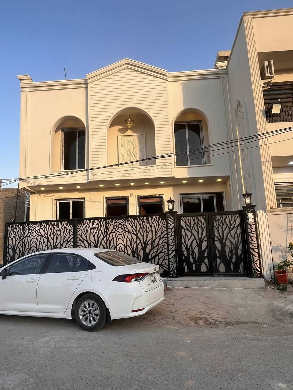 السلام عليكم 
للبيع دار ركن مساحة ٩٨ متر واقع حال ١٠٠ متر 
وجه ٩ بالنزال مجمع السلطان شارع النهر عرض الشارع ١٢ متر بيت زيرو غير مسكون بناء فول 
***********
