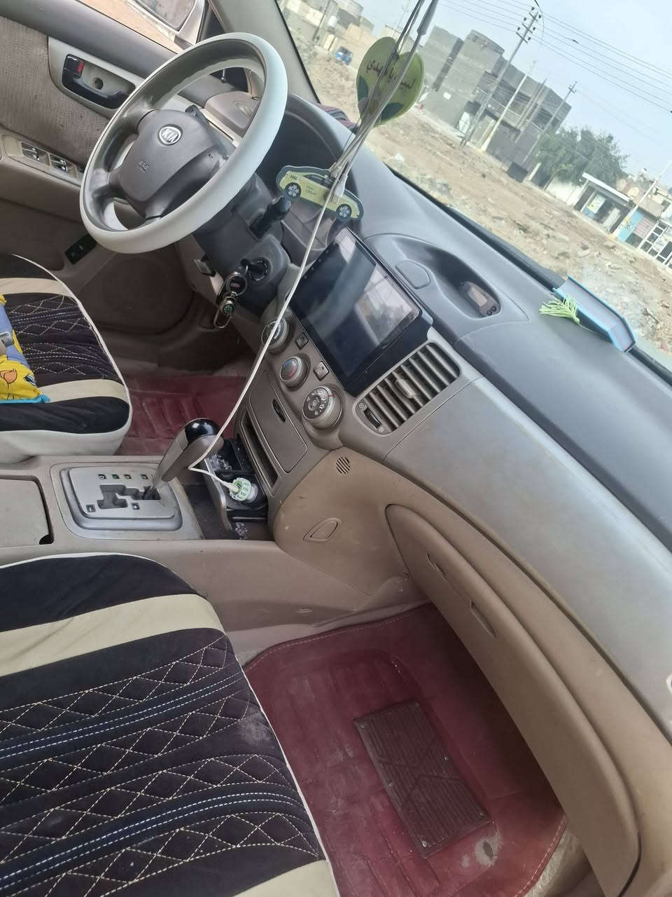 السلام عليكم 
كيا اوبتيما 2008 خليجي 
رقم بصره دولي هزه جديده سنويه جديده 2027
كفاله من الضربه
ويل كب 
بلاجكتورات 
دسك امامي خلفي 
دواخل بيجي 
شاشه كامره 
كير ومحرك جديد 
حداديه امامي خلفي جديده 
طخم تاير تبريد نقص غاز
كهربائيات كلها شغاله 
محرك (٢٧٠٠) 6 سلندر 
جاهزه للأخير 
السياره بيها صبغ حزام اثر جراد
السعر 88 وبيه مجال
مكاني ناصريه للاستفسار اتصل 
***********
