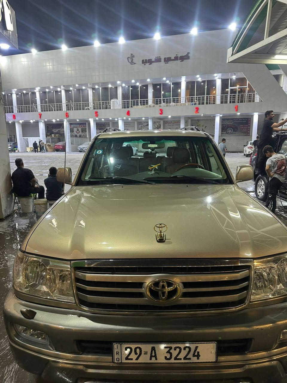 مراوس بحديث فقط 
لاندكروز جكسارة ٢٠٠٥ اصل خليجي . كفالة من الضربة والتبديل و الصبغ ماعدا البلاستك ،وبيها مكانات بارد بسيطة دحجات وخدوش تحميل فقط بدون حادث. والجنطة خسفة رشه خفيفة جماليه  بدون معجون  السيارة جاهزة وكالة كلشي جديد  ،  محرك وكير تبديل جديد مع الجبن كلها ، حدادة امامي وخلفية مع فلنجات امامية ودسكات جدد .  والبريك  ABS تبديل جديد، منظومة تبريد نصب كومبريسر جديد  ، نصب تبديل لايت زنون بالضمان ، تخم تايرات جديد  ، واتر بم وكلج مروحة وولف حماوة ٧٦ درجة  وتبديل قايشات ، وتبديل جامه امامية، شاشة كاربلي حديثة ، كهربائيات تبديل  ظفيرة كلها شغالة ، منظومة وقود كاملة  من الفيت بم الى ثروتل والنوزرلات والبلكات والحساسات والفلتر تبديل جديد  ، السيارة حمام وبوليش وسوادات وتبديل اكزوز من الدكشن للصالنصة جديد ، الرسميات السيارة بأسمي رقم مميز٣٢٢٤، غرامات صفر   . تم تخفيض السعر بيع ١٨٥ بيع او مراوس السوك كلشي بيه هاي مو مال مزاد اخوان لازم اتميز هاي مستورد للخليج  ، العنوان البصرة مجمع الامل السكني رقم ١ قرب ملعب جذع النخله ، التواصل *********** . ابو الخصيب, البصرة
