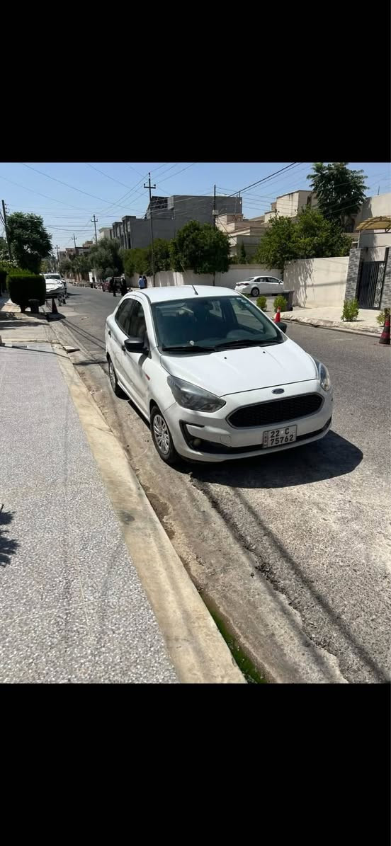 فورد فيكو 
موديل. ٢٠١٩
كير ئوتوماتيك
سياره كه.  كير مه كينه و تبريد كاره باي به شه رت. سياره كه. رقم سه نه وي هه زه هه مووي نويه.  به ناوي خومه.  سياره كه. ٣ بارجه سبوغه به بي داخلي به بي ارباك.    رقم تلفون واتساب *********** أربيل, العراق
