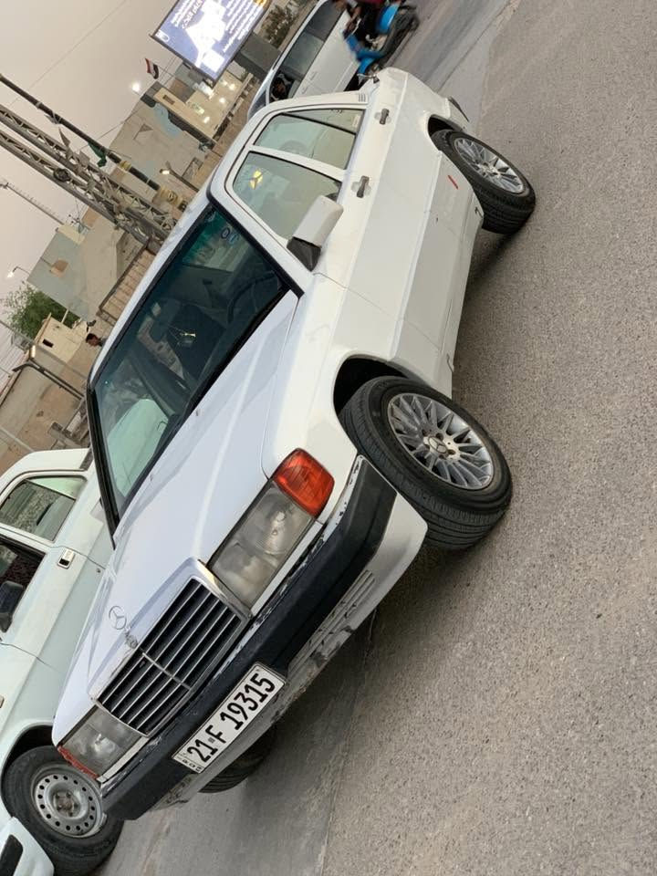 سيار مارسدس طيارين ١٩٠ سياره جاهزه مكينه وكير وحداديه وكهربائيات كله جاهزه مكفوله من من العيب الشرعي الضربه وكصه ونقل جثه واصوليات السياره سنويته لل ٣٠جاهزه مابيه نقص بس تبريد السياره مثل ماموضح رجاًاً اذا مو شراي لا تعبني السعر ٥٤ السياره مكانه الناصريه سوق الشيوخ للستفسار /*********** نقص السياره تبريد فقط
