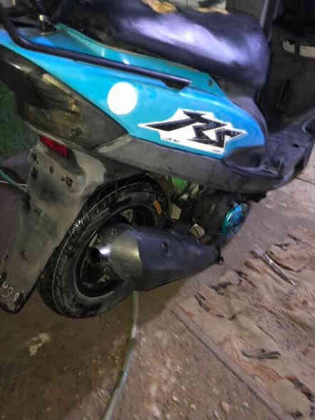 ماكس عدله للبيع
للتوضيح بس كلج امامي تعبان 
صدر امامي رياضي قزم
تايرات جلاتين
قبق فلاوين سمائي
سوادات كلها بيها املاح
مكينتها 55
كفرات كلهن ختم 
صالنصه اف ام
دراجه اوراقها كامله منفيس 
سعرها 600 وبيها مجال بسيط
 مكاني بغداد للتواصل واتساب ***********
