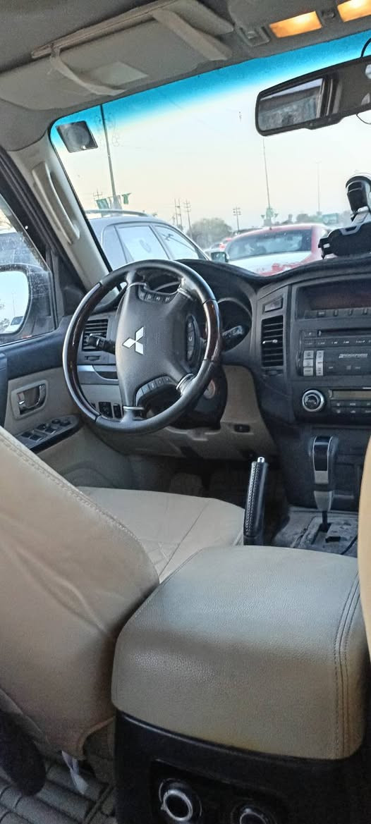 السلام عليكم باجيرو 14فول حبتور ماشيه 192الف بغداد الدولي بسمي بيها كم قطعه صبغ بدون  اي دواخل ولا معجون محرك كير تبريد صدر تايرات جاهزه سونار بالمنشور السعر 137اتصال ***********او***********
