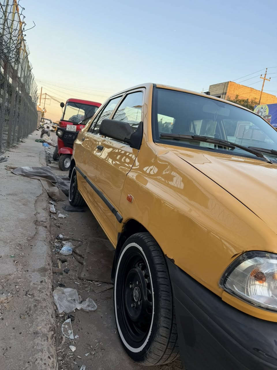 السلام عليكم سايبه موديل 18 باب اول السياره بيهه بس الباب الي وره الصدر مطعوجه او بيهه خيط تبخير غير ذني سياره كامله مكمله *********** العنوان الشعب
