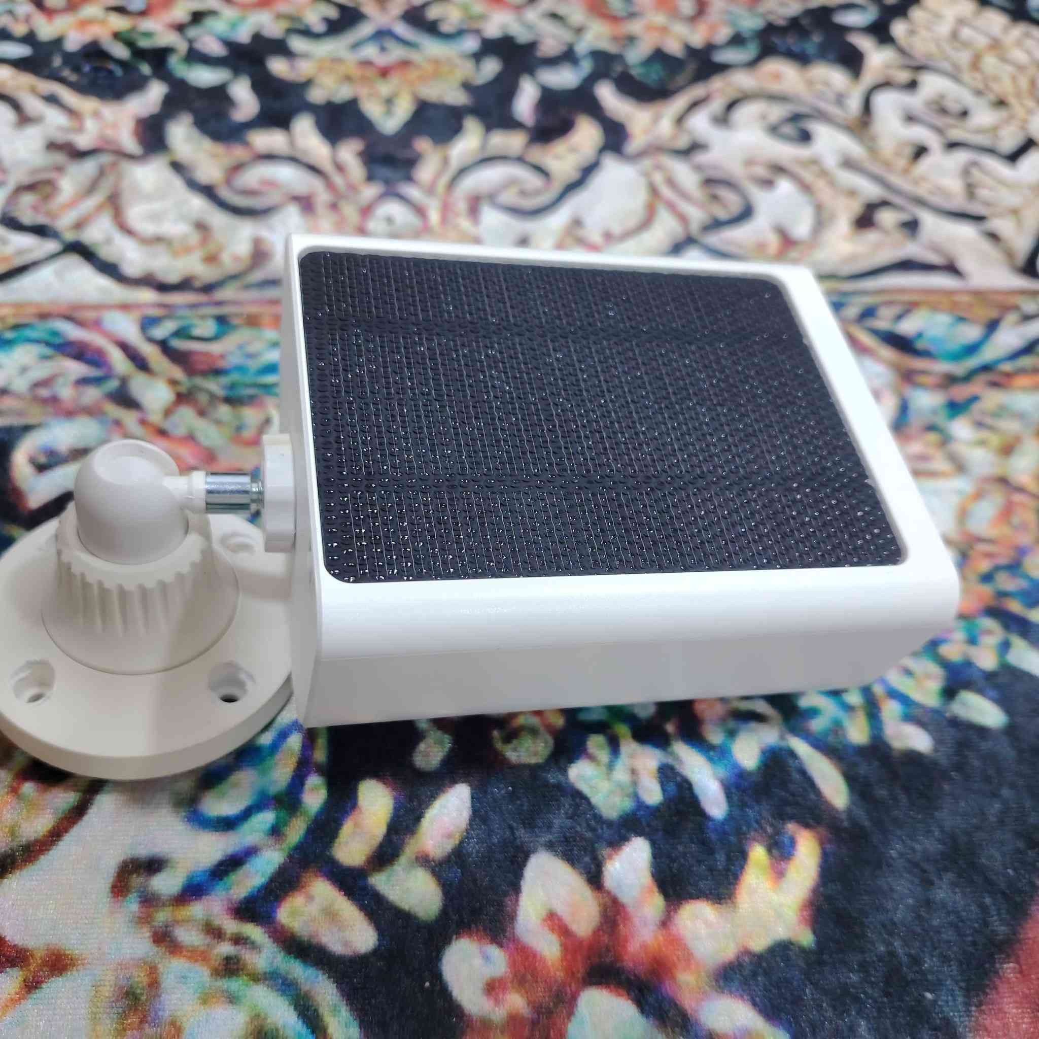 ٢٥ ع اول تم وب العافيه 
هذا الجهاز هو كاميرا مراقبة ذكية من ماركة داهوا (Dahua). 

نوع الجهاز: كاميرا مراقبة داخلية ذكية.

المميزات: توفر دقة عالية للفيديو وتدعم الاتصال بالواي فاي (Wi-Fi).

الوظائف: تدعم خاصية الصوت ثنائي الاتجاه، وكشف الحركة، وتنبيهات فورية عند اكتشاف أي نشاط.

التخزين: تدعم خيارات تسجيل وتخزين مختلفة للفيديوهات.


**إذا كنت صاحب هذا الإعلان وتريد حذفه لأي سبب، رجاءا أرسل رسالة إلى الدعم الفني**