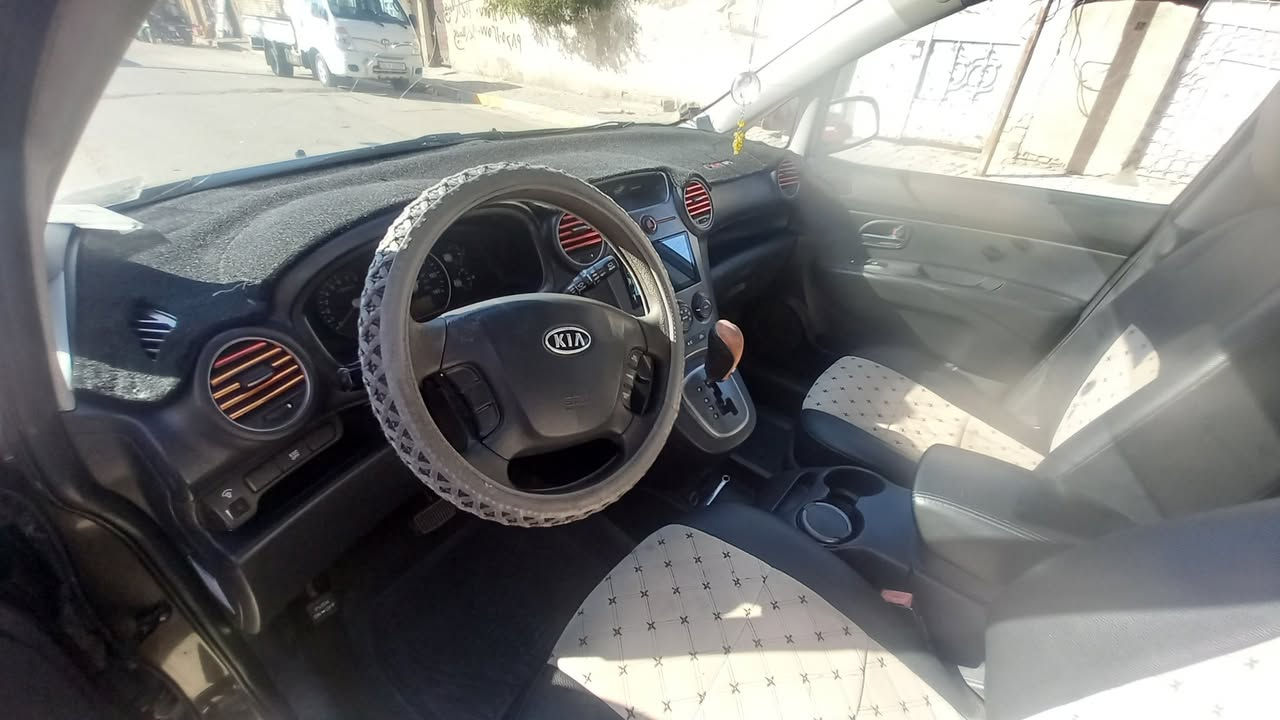 كيه رندو 2009 حادثها جاملغ الأمامي جه السايق مبدل جواها تخم تاير جديد ومحرك جديد والسياره جاهزه والسعر 98 ورقه للتواصل ***********.
