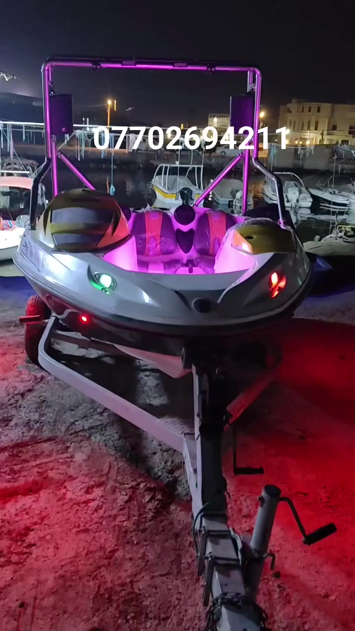 السلام عليكم.. للبيع جت بوت سيدو سوبر جارج نظيف جدا جدا .. اناره داخليه وخارجيه .. مضخم صوت بلوتوث .. سبايدر درج خلفي للسباحه .. البك شغال .. وياه عربانه اصليه مع جادر كامل .. 
السعر 85 ورقه ..الاتصال ***********
