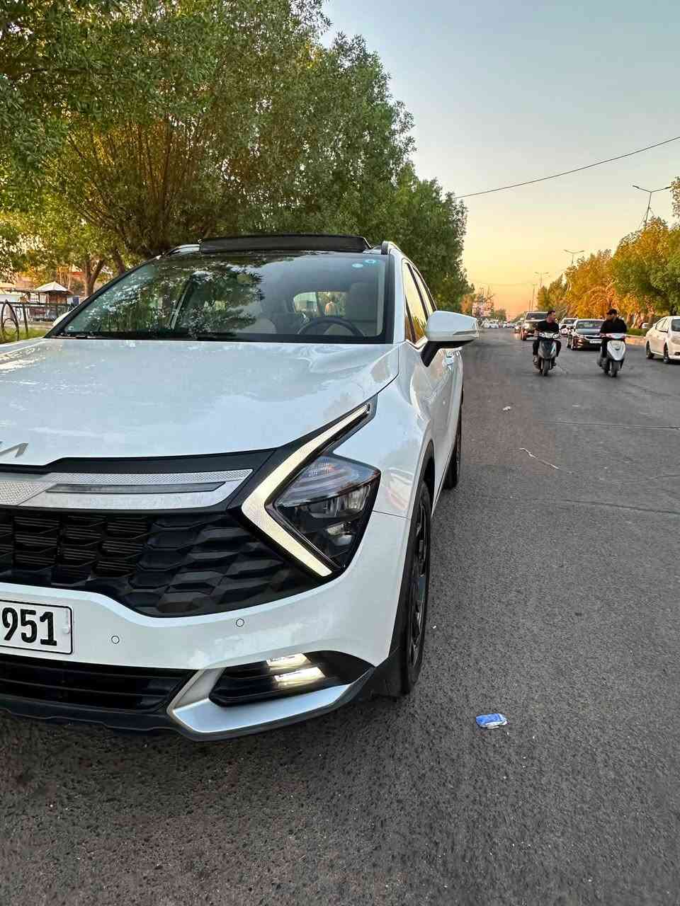 سلام عليكم للبيع سبورتج 2025 خليجي رقم بغداد فول مواصفات 1/1 ماشية 17 الف حقيقي سيارة مكفولة للاتصال ***********
