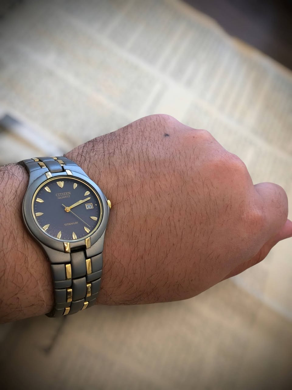 ساعة ستزن اصلي نظام كوارتز
مينة مميزة / مصنوعة من التيتانيوم المطعم باللون الذهبي 
السير كامل / القفل البوك الأصلي / منفذ تأريخ يومي 
وقتها دقيق جدا جدا 
السعر 170 الف 
يتوفر توصيل لجميع المحافظات


**إذا كنت صاحب هذا الإعلان وتريد حذفه لأي سبب، رجاءا أرسل رسالة إلى الدعم الفني**