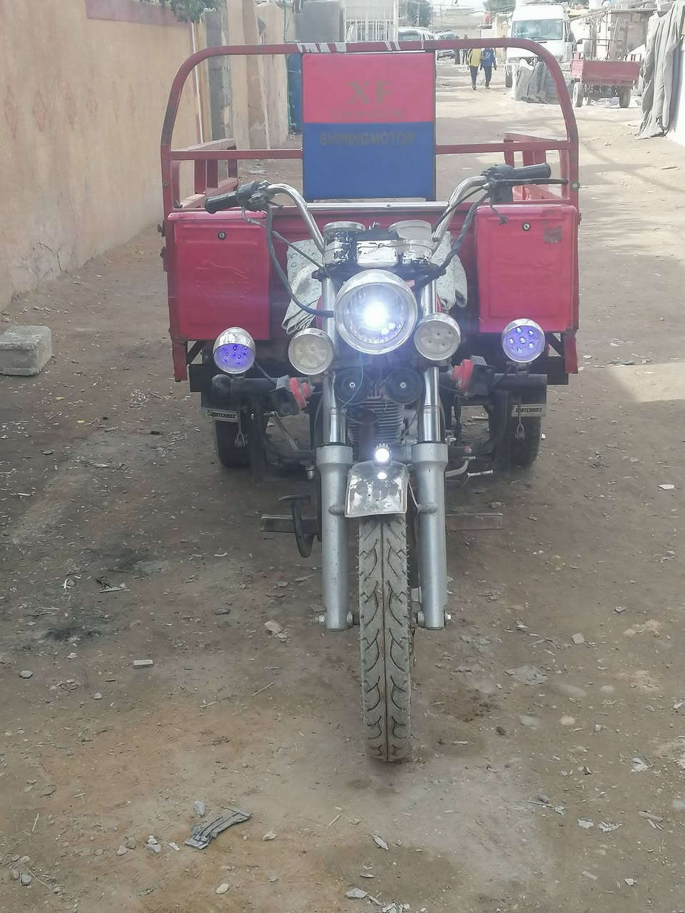 سلام عليكم شباب
ستوته: موديل2013 ستوتة نضيفة
اوراق اصولية بسمي شغالة سلف هندر
كهربائيات كلهه شغالة مكفوله من الخياس او الحيم
تخم تاير جديد لوكير.  كاردن كلجات كله جديد السعر:1300 مليون وتلثميه او بيهه مجال موجود خاص او اتصال:*********** مكاني كربلاء حي العسكري
