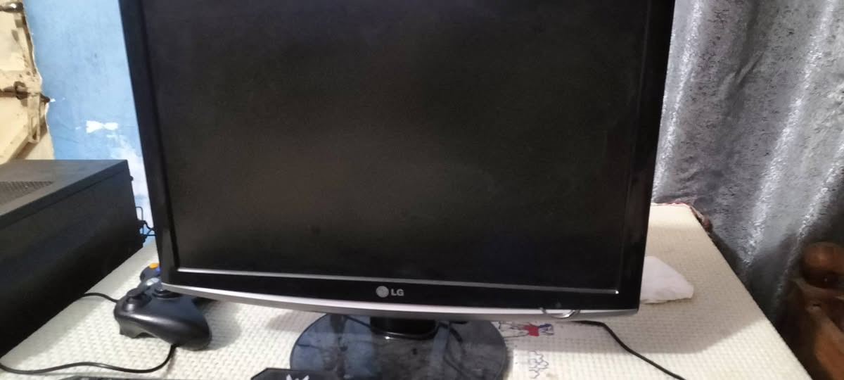 السلام عليكم شباب شاشة LG حجم 19 الهرتزيه 75 الوانها فول المنافذ فقط VGA يجي وياها واير VGA و واير البور سعر 25 الف بدون توصيل مكاني بغداد البلديات شارع المرور رقمي *********** اذا تريد توصيل اشوفلك شركه مال توصيل وادزها الك

