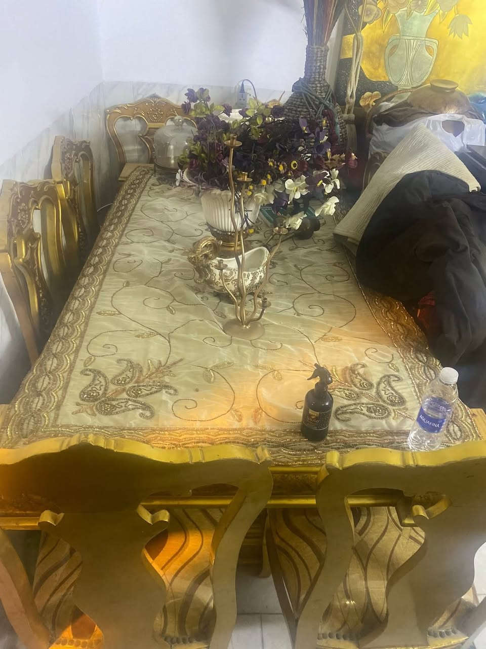 اسلام عليكم نص تخم مصري نقش ناعم مع بوفيه وميز طعام وسيت طبلات عجينه هندي اثاث جدآ نضيف ومصري كله ***********
