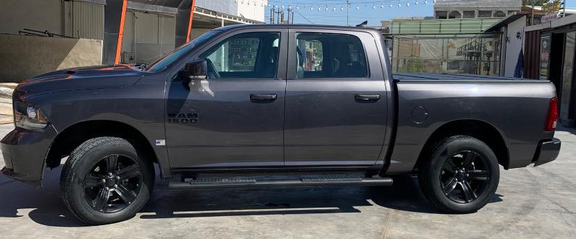 دوج رام كلاسك
1500/2018/ 8سلندر / 5.7 /4x4
باب طويل بدي قصير 
رقمهة بغداد ب اسمي 
موقع /ديالى بعقوبة 
رقم الهاتف : ***********
