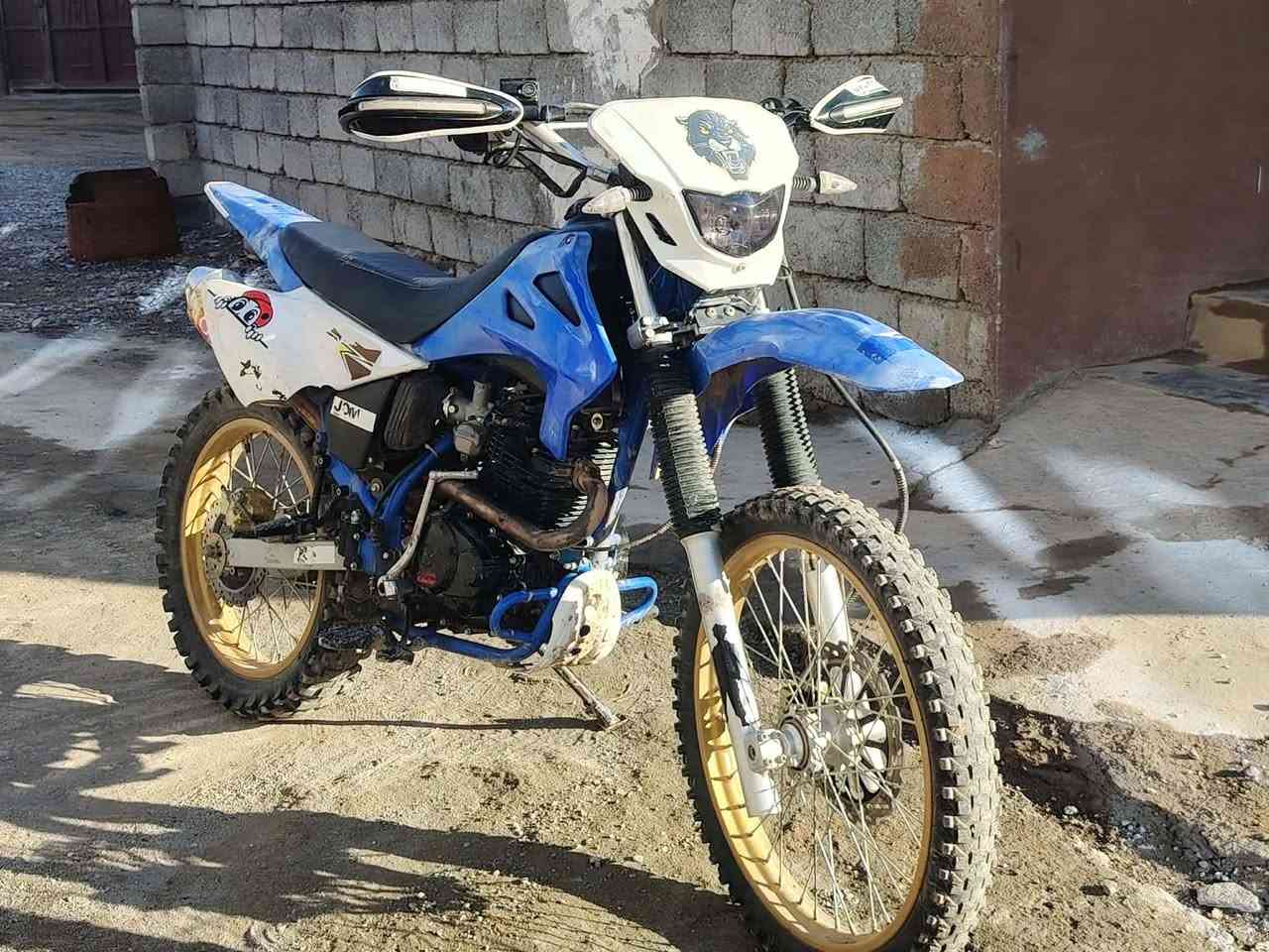 السلام عليكم اخوان قفاز للبيع   800وبي مجال  موشراي لايبزعني  ويرهم مروس ***********
