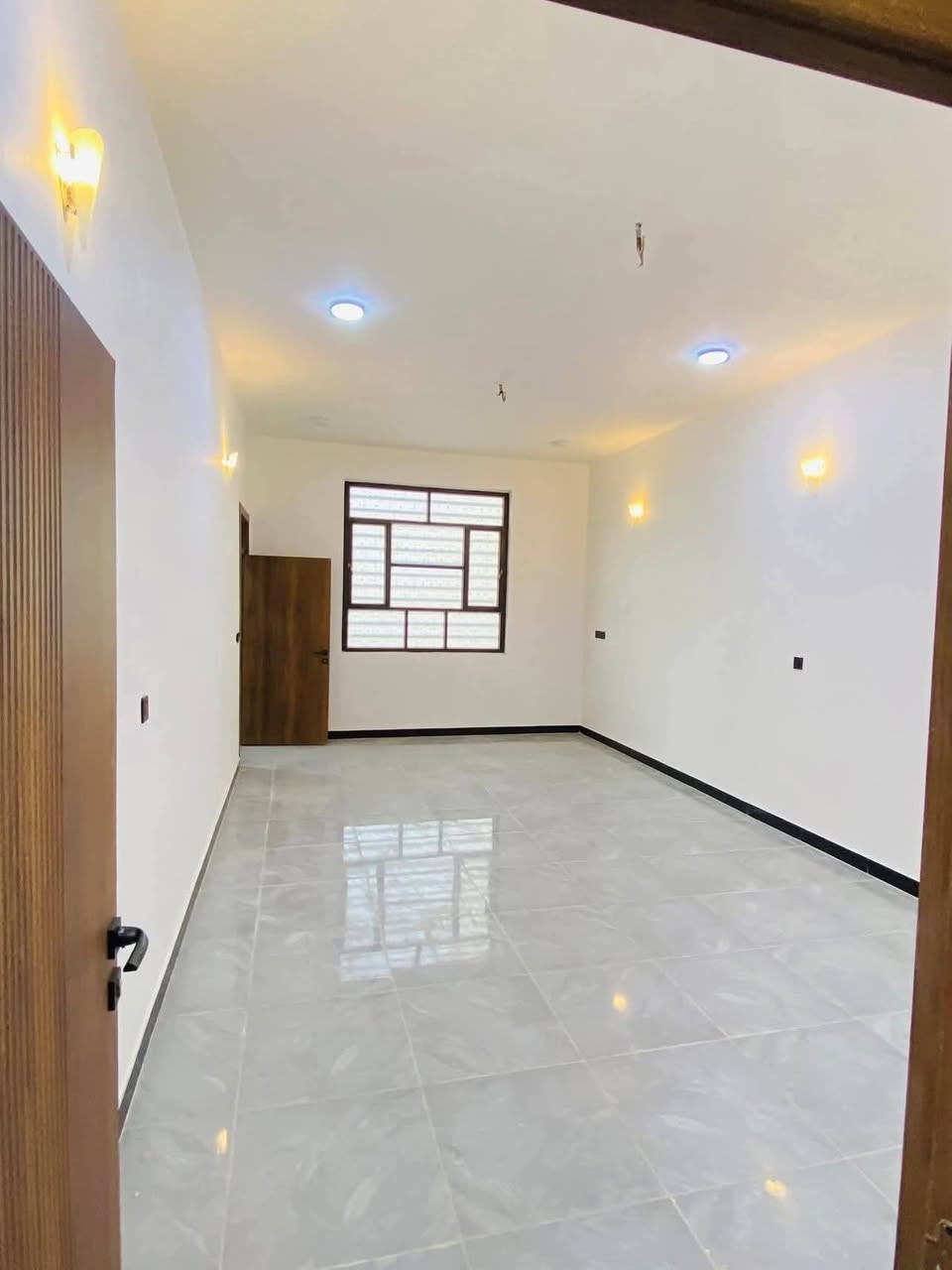 بيت للبيع
⭕️(طابو زراعي سند 25 )
⭕️المساحة 300متر 
⭕️عنوان الدار  / التقية الثالثة _قرب مدرسه البشير يبعد عن التبليط 40متر
⭕️بناء البيت 2025
⭕️بناء كونكريت مسلح 
—————————————
           تـــفـــاصـــيـــل الـــدار 
(كونكريت مسلح ) 
⚜️ غرفتين نوم
⚜️صالة 
⚜️استقبال
⚜️مطبخ 
⚜️مجاميع صحية داخلية و خارجية 
⚜️طارمة حديقه 
ــــــــــــــــــــــــــــــــــــــــــــــــ

مراسلةالصفحه او 
***********
*********** يوجد واتساب
