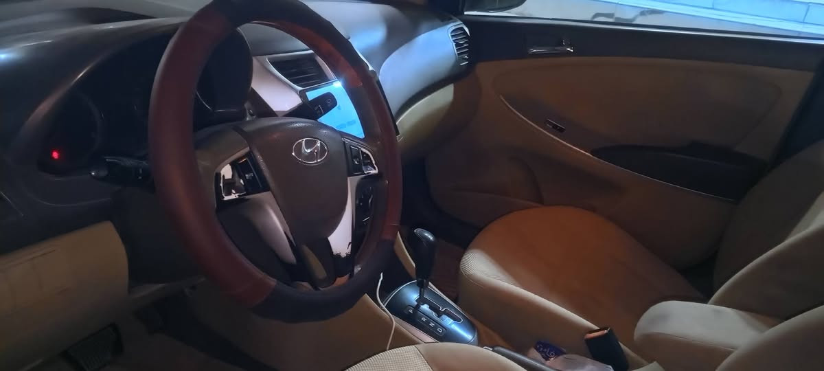 هونداي اكسنت 2015 خليجي رقم كربلاء بسمي بيه بنيد صبغ وباب السائق بدون اي حادث محرك 1600 فول مواصفات السعر 104 للاتصال *********** كربلاء, العراق
