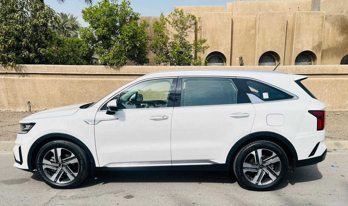 كيا سورنتو خليجي رقم اربيل بسمي 
موديل 21 
6 سلندر 
جنطه كهرباء 
كشنات جلد لون ابيض 
4 عدسات 
قماره حديد 
ماشي 100 الف 
بيه سونار موجود بلنشر 
مكان سياره بغداد حي جامعه 
سعر 23700$ بيه مجال 
تلفون ***********
