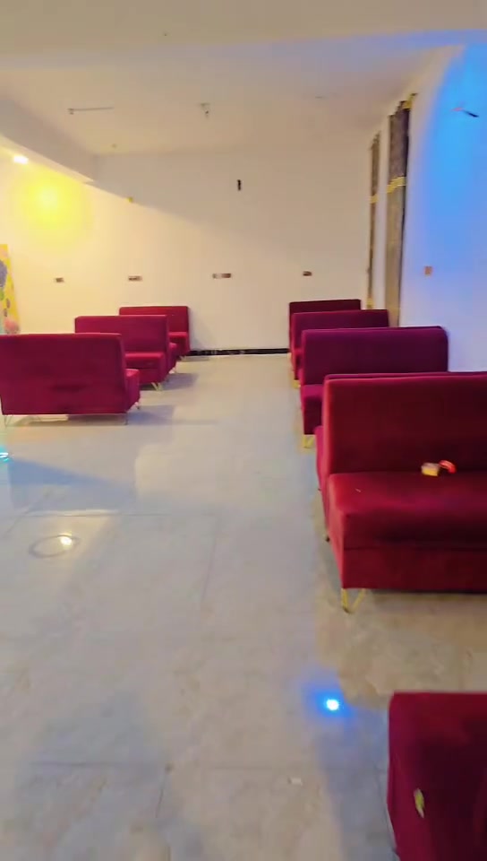 سلام عليكم  للبيع كوفي   الموقع بل زهراء 
كامله 
مطبخ كامل 
نراكيل 
طباخ.+مجمده  +عارضه عصاير  
بلازمات عدد 3
كامرات  
سماعات  
مساحت الكوفي 300 متر 
***********   اتصل وتدلل او واتساب  السعر
