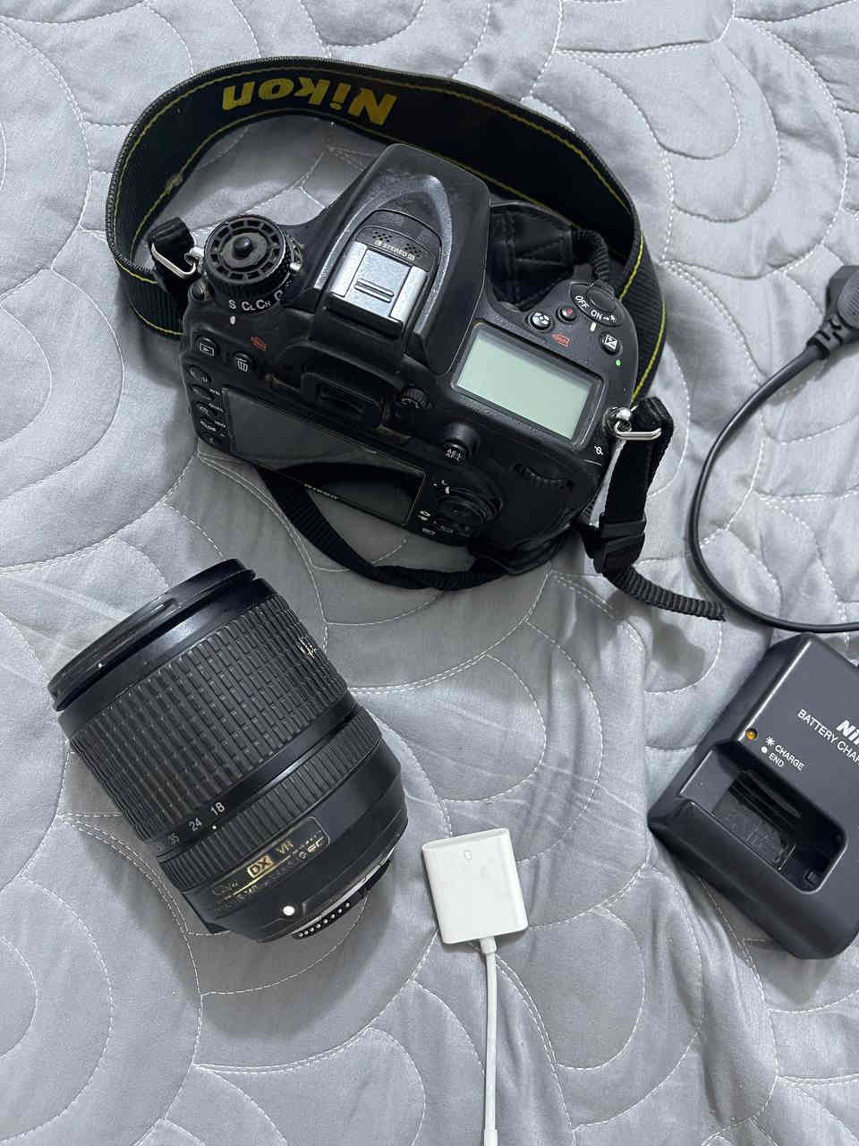 🔹 الحالة:استعمال وسط
🔹 العدسة:  18-140 
🔹 الملحقات: بطارية أصلية + شاحن أصلي

✨ مميزات الكاميرا:

دقة 24.1 ميجابكسل

تصوير فيديو Full HD

شاشة 3.2 إنش عالية الدقة

نظام تركيز تلقائي سريع ودقيق

💰 السعر المطلوب: 300 قابل للتفاوض
📍 الموقع: (كربلاء)
📞 للاتصال/واتساب: ***********
