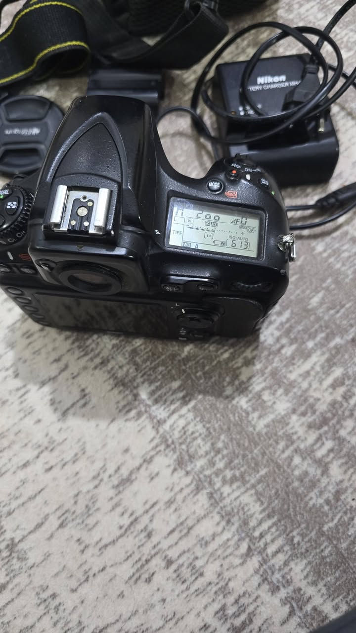 للبيع كامرة 810  نيكون  لا مصلحه ولا مفتوحه لكن شترها عالي 70k مكاني الحله قرب جامعة بابل *********** واتساب
