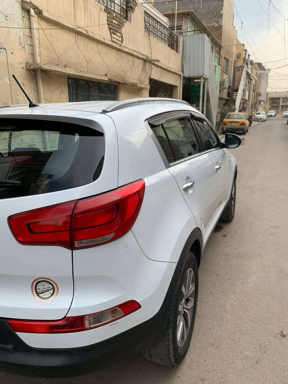 السلام عليكم سبورتج خليجي للبيع موديل 2015
بيه جاملغ مبدل نفس اللون رقم بغداد دولي تبريد ثلج ماشيه 170 الف مكان بغداد ساحه عدن 
السعر 155$ وبيه مجال 
***********
