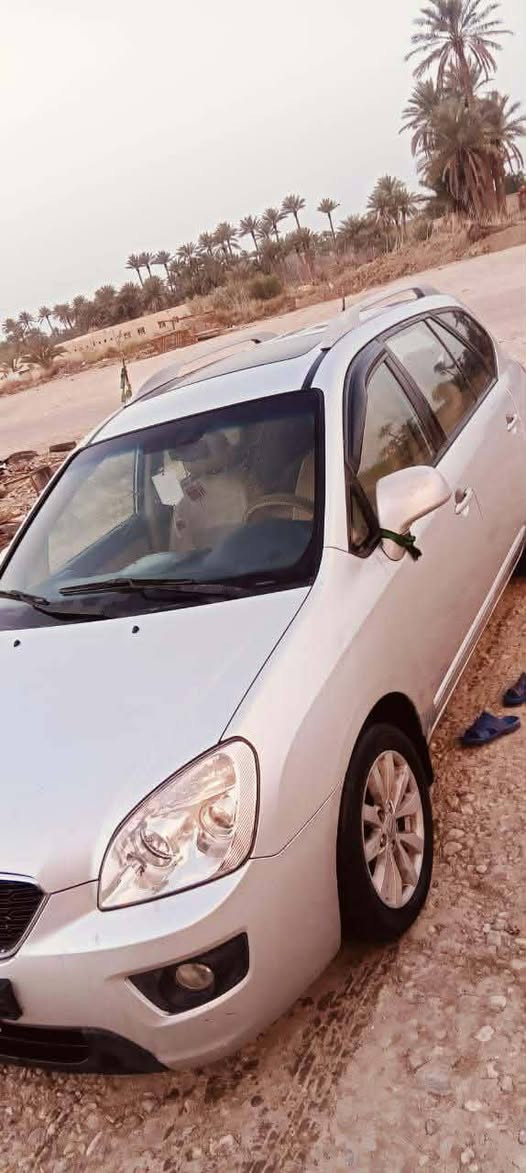 السلام عليكم كيا كارنز 2012رقم بغداد السياره بيه مكانات صبغ لا فتح ولاتبديل محرك 2000كير محرك خير من الله تخم تاير السياره مال جناي السعر 125وبيه مجال حق الجيه مكان السياره ديوانيه للاستفسار الاتصال ***********
