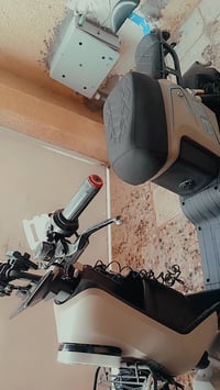 عندي دراجه شحن ار 9 مواصفات فول جديده صار لها ثلاثه اشهر من ماشيه بطار...