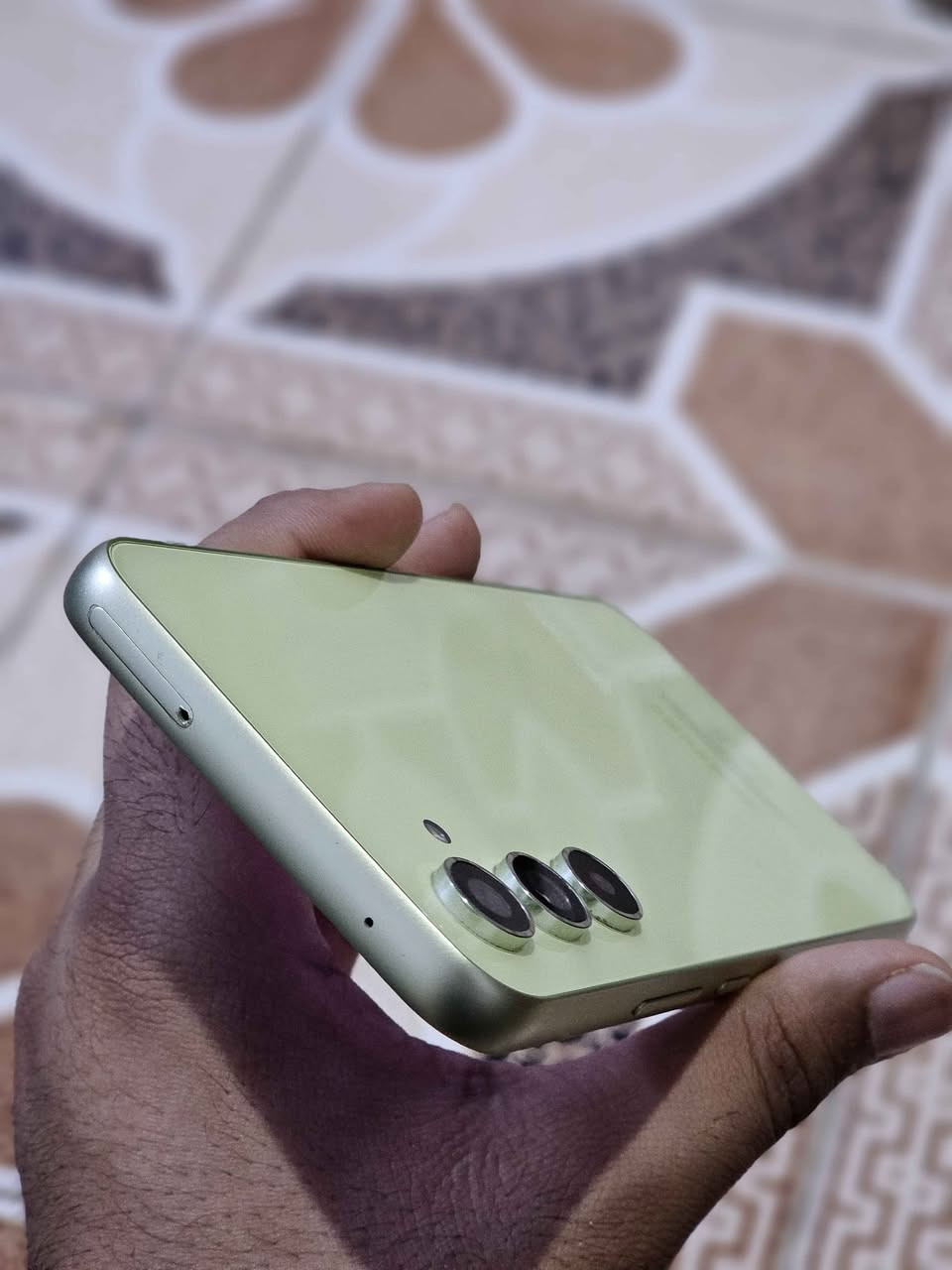 كلكسي A54 5G
ذاكره 128/12
شرق اوسط دبل شريحه 
مكفول كفالة عامه 
ملحقات كامله + ويا شاحنه 45W الاصليه 
السعر خاص 
عنوان نجف عباسيه  وتوصيل موجود 
*********** واتساب فقط النجف, العراق
