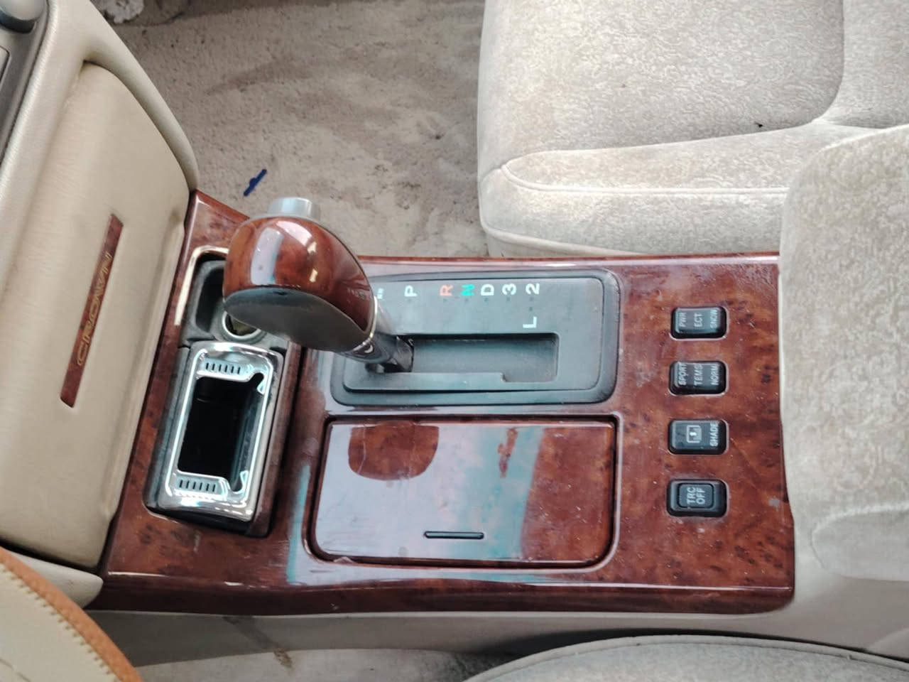 ملكه كصه قماره متومه محرك دي فور الجبير السعر ٥٠ وبيه مجال بيع او مراوس بسياره اصوليه مكان السياره ميسان رقم الهاتف ***********
