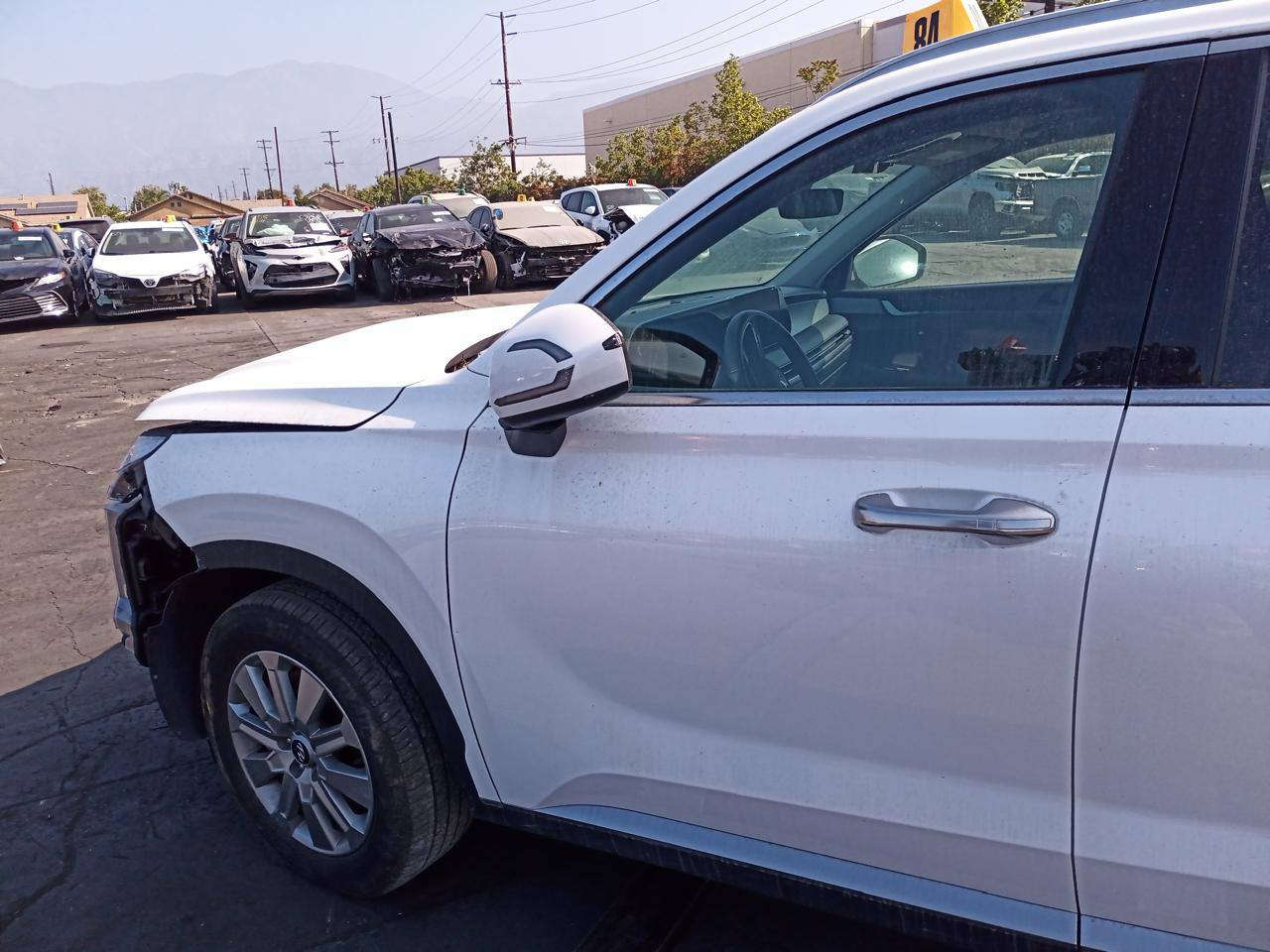 سلام عليكم
بنسايد 
موديل 2024 
سيارة فول 
ماعدة فتحة 
تبريد 🥶
كشنات منفصل
جلد سيارة 
سيارة فول مواصفات 
الرقم ***********
