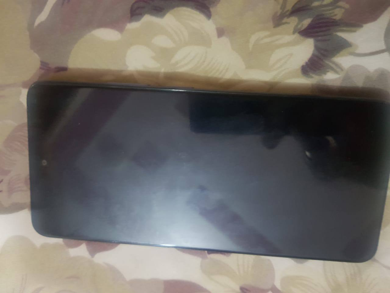 ريلمي C75x 
الذاكرة 256
البطاريه جديده مستخدم شهر 
الجهاز برقي ما مفتوح منه. كامل هوه او شاحنته 
مستعجل علئ بيعته السعر 200  الف.  نزلت من سعره 60 الف لان مستخدم شهر.       ***********
