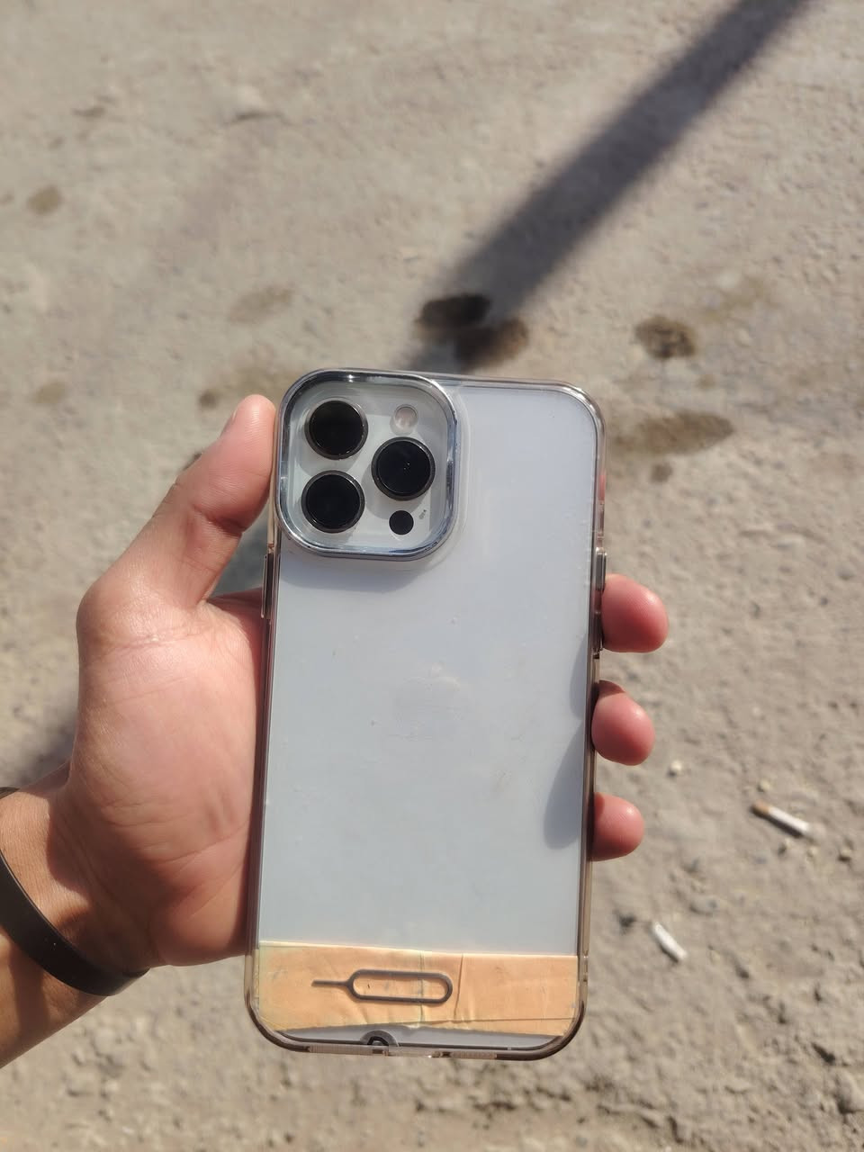 ايفون 13 برو ماكس  ذاكرة 256 بطارية 84 جهاز نضافة 90 ما مفتوح سعر 700 وبي مجال مكان بغداد رقم ***********
