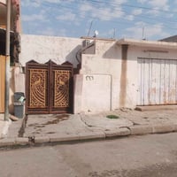 دار للبيع حي القاهره والله الجامع برفقاني دار مساحته 180 والواجهه 10 ع...