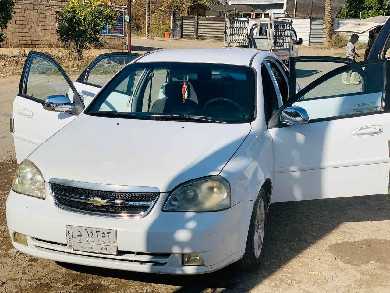 السلام عليكم 
ًاوبتره 2011
سياره بيه 3قطع صبغ بدون دواخل 
مكينه تجفيت جديد بعدهي عل سحك
تخم تاير 
كهربائيات جاهزه 
صدر جديد 
رقم الهاتف ***********بي واتساب 
السعر 77 وبيه مجال
